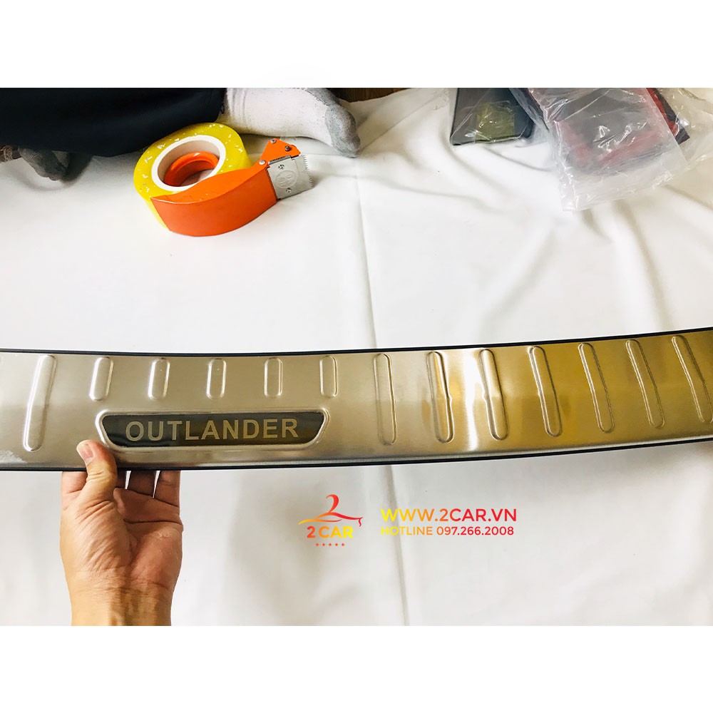 Chống Trầy Cốp Trong, ngoài Xe Mitsubishi Outlander 2018-2019, chất liệu Inox