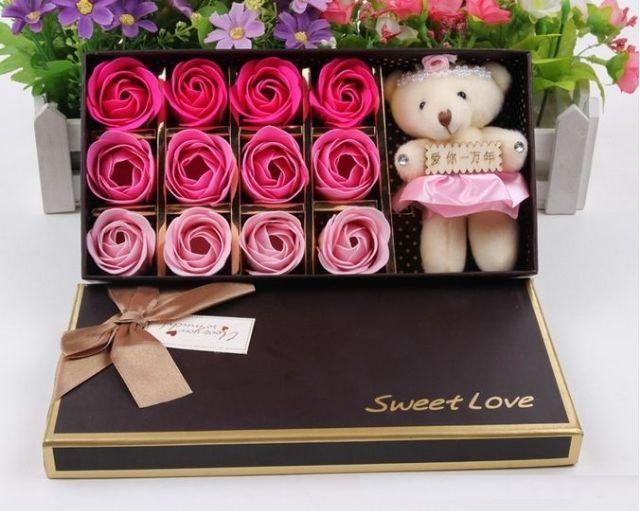Hộp hoa hồng 12 bông kèm gấu