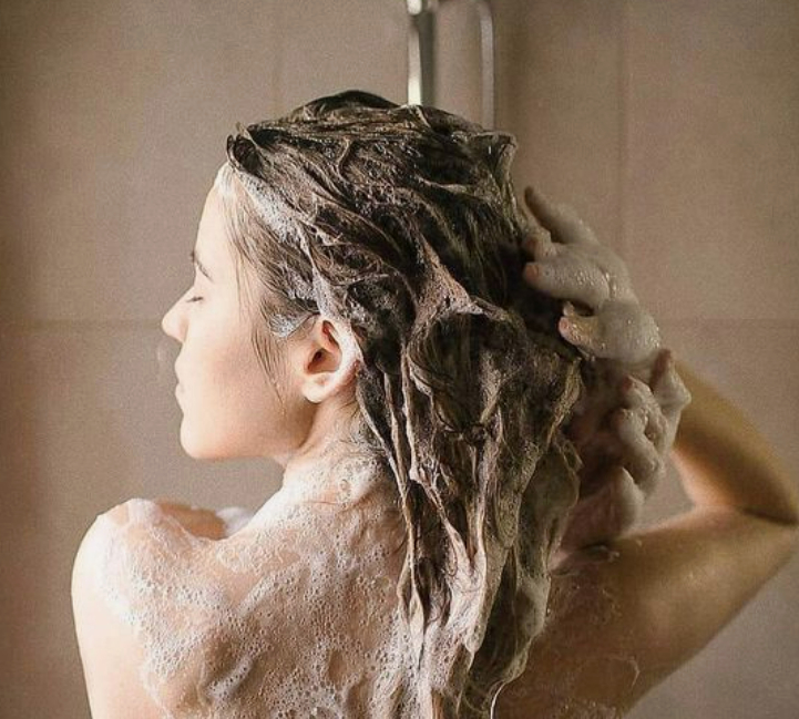 Dầu Gội Đầu Phục Hồi Tóc Yếu Dễ Gãy Rụng Chiết Xuất Tinh Dầu Ngựa Deve Natural Oil Shampoo (Chai 480mL)