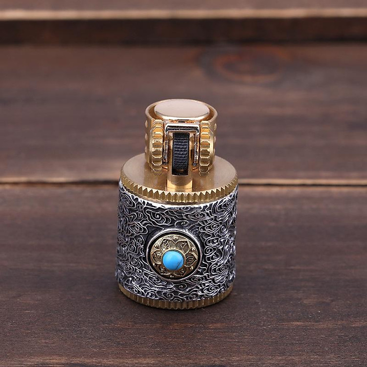 Vỏ Hột Quẹt Bật Lửa Zorro Z583A Thiết Kế Độc Lạ Với Hoa Văn Cổ Nổi Màu Bạc - Dùng Xăng Đá Cao Cấp
