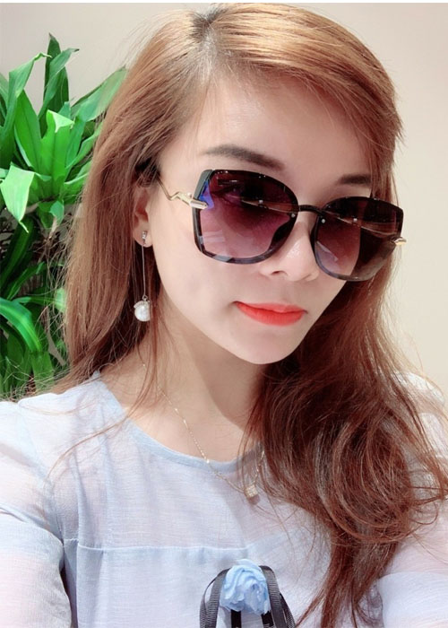 Mắt kính nữ