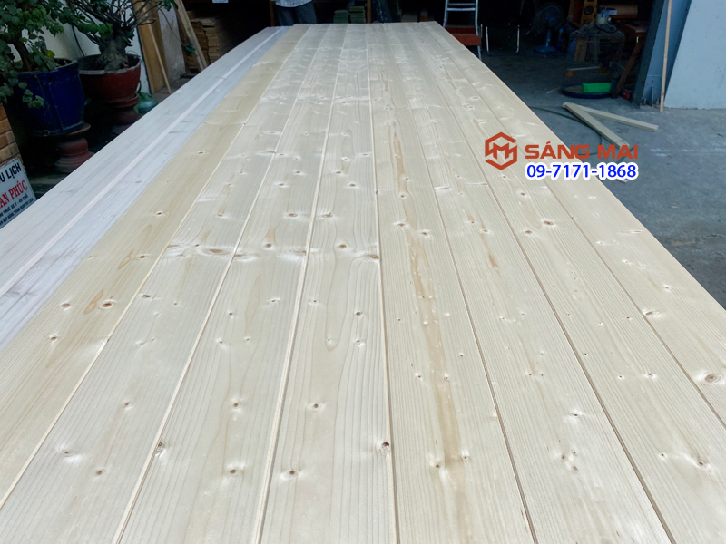 Gỗ thông ốp quầy bar, gỗ ốp tường, ốp trần dài 120cm x 12cm x 1,2cm có rảnh âm dương ghép với nhau