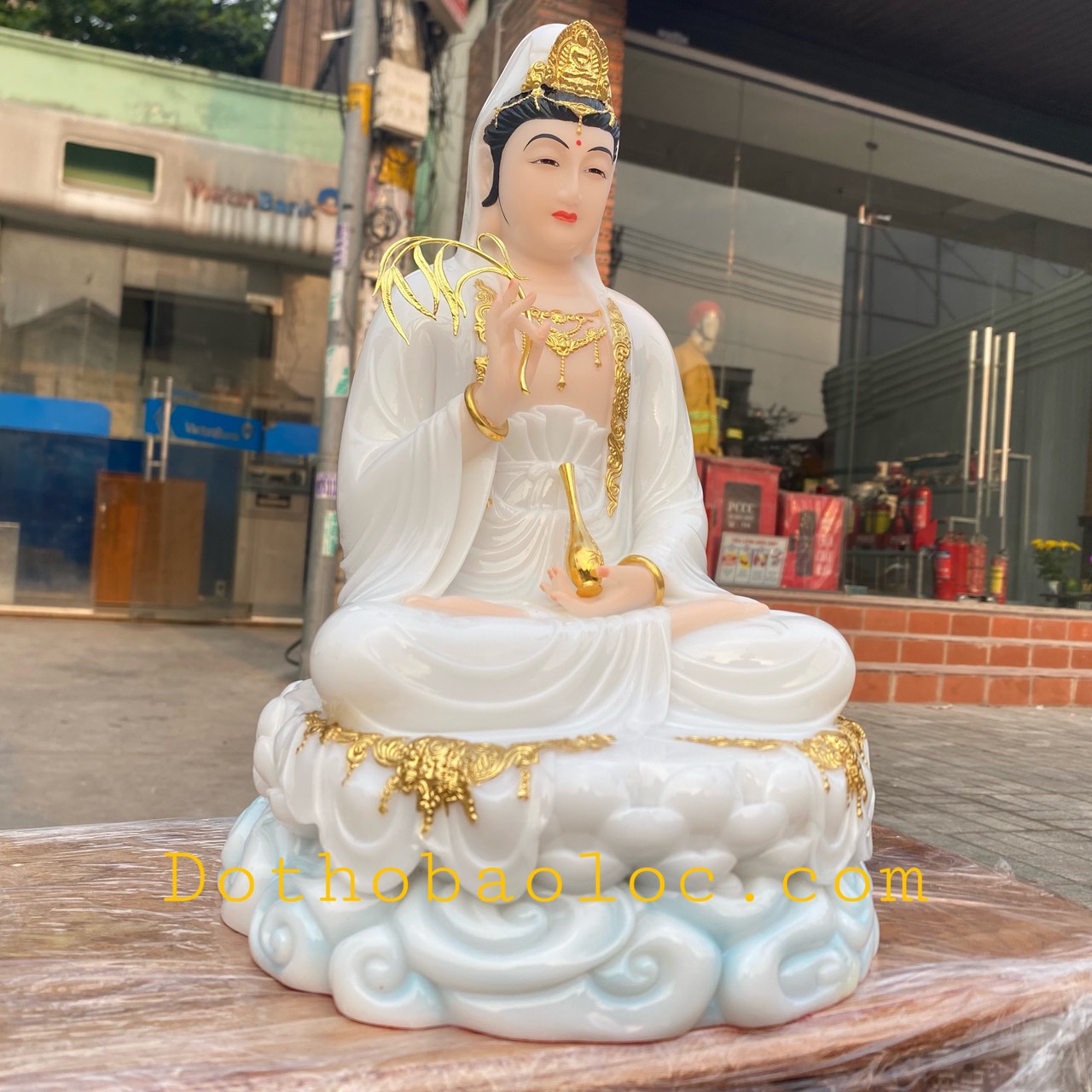 Tượng Quan Âm đá nhập khẩu cao cấp ngồi trên đài sen cao 30cm – Trắng