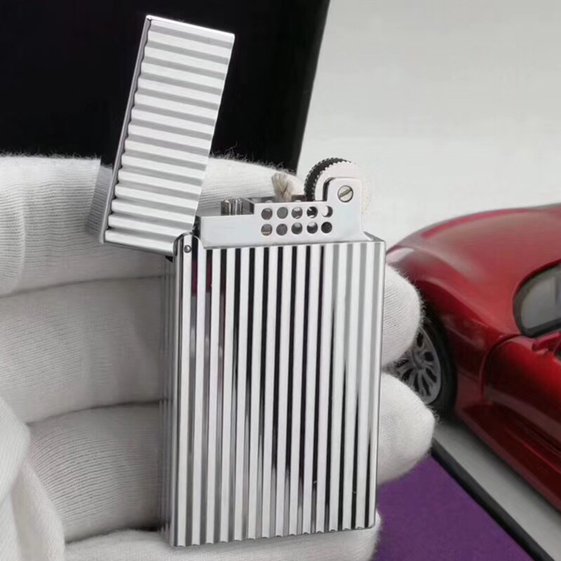 Hộp Quẹt Bật Lửa DX 06 Dùng Xăng Đá Họa Tiết Kẻ Sọc Cao Cấp