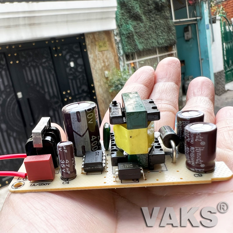 Mạch chuyển điện 220v sang 12v DC 2A