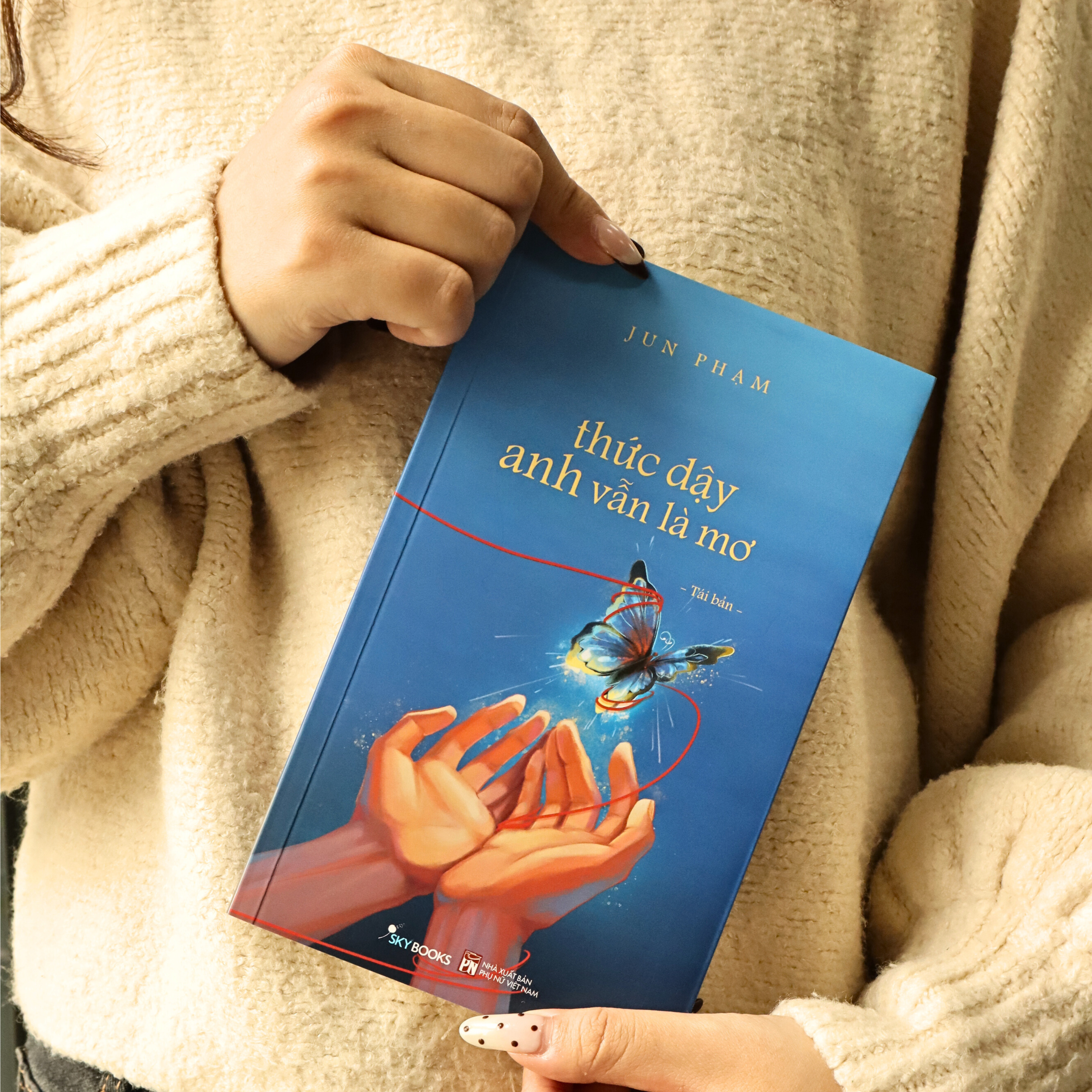 Sách Jun Phạm - Thức Dậy Anh Vẫn Là Mơ (Tái Bản 2025) - Tặng Kèm Bookmark - Tiểu thuyết Việt Nam, truyện ngắn