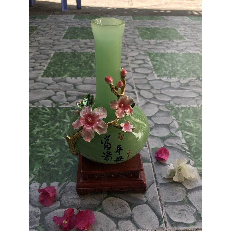 Chiếc Bình Phong Thủy Phú Quý Xanh Ngọc Rất Đẹp Trạm Nhánh Bông Hoa Đào Đầy Hoa Size Cao 28cm đk 13cm đế gỗ 12cm Hợp Anh Chị mệnh Mộc mệnh Hỏa trưng Bình trong nhà ý nghĩa Bình An Giàu Sang Phú Quý Tài Lộc ạ