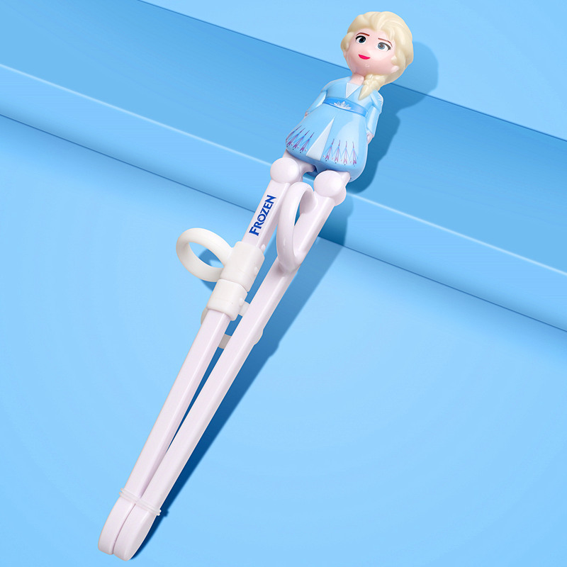 Set 3 món muỗng, đũa tập ăn nổi 3D kèm hộp đựng hình công chúa Elsa Frozen 2 màu xanh dương cho bé gái - 118VNDP2189