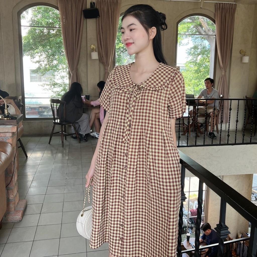 Đầm bầu karo cổ bèo thắt nơ dáng suông dễ thương, trẻ trung, năng động - Nâu