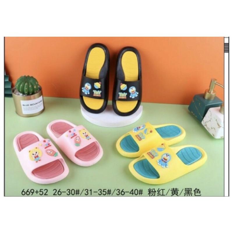 Dép quai ngang cho bé gắn sticker siêu đáng yêu