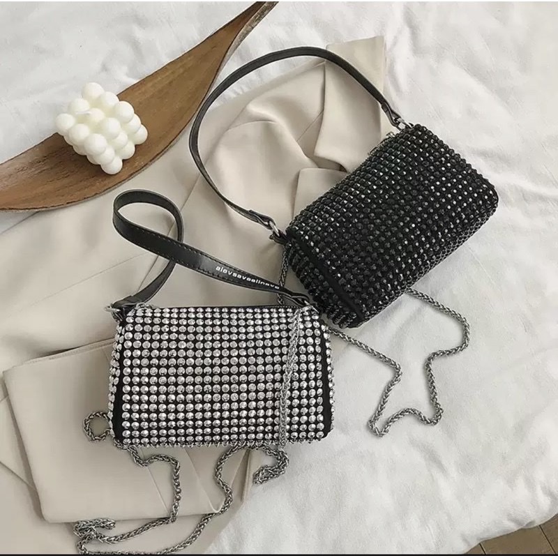 Túi Xách đính đá ,túi thời trang nữ , phong cách hiện đại , trẻ trung ,màu sắc trang nhã , xinh xắn cute , dùng trong mọi hoàn cảnh , phù hợp với nhiều lứa tuổi