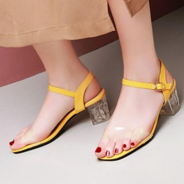 Giaỳ sandal bản ngang quai trong gót vuông 5 phân màu vàng size nhỏ 31 32 33 34