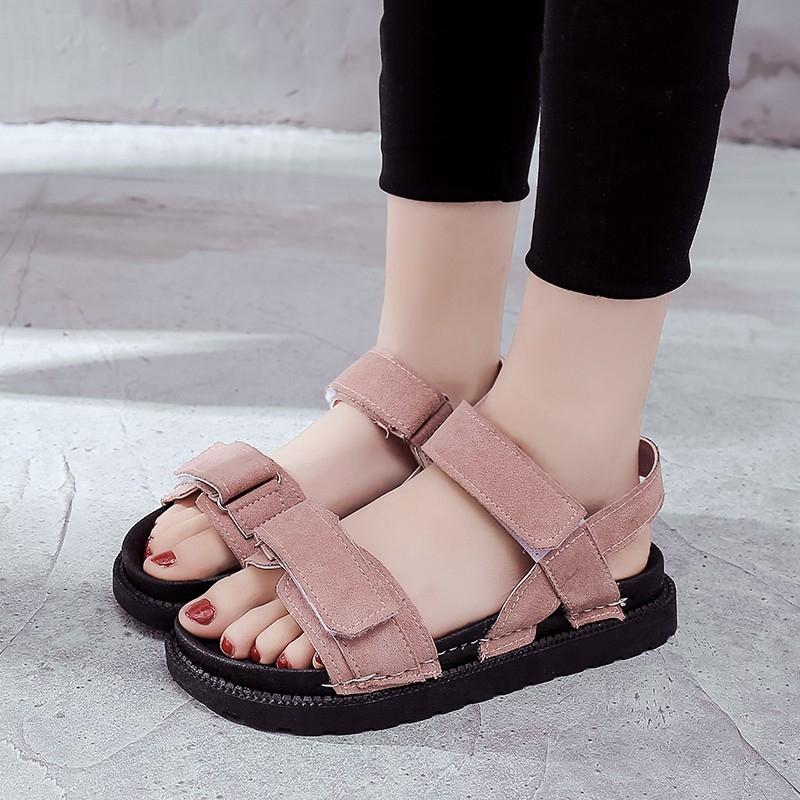 Sandal nữ đế bằng phong cách mùa hè năng động