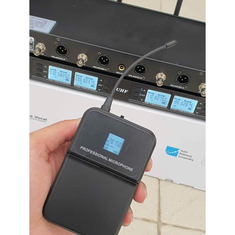 Micro Đeo Tai Đầu Thu MTMAX AKM44 PLUS – Kèm 4 Micro Đeo Tai, Khả Năng Thu Phát Đến 120m Bảo Hành 12 Tháng Thiết Kế 4 Kênh Tần Số Độc Lập, dùng âm thanh sự kiện, trường học hàng nhập khẩu