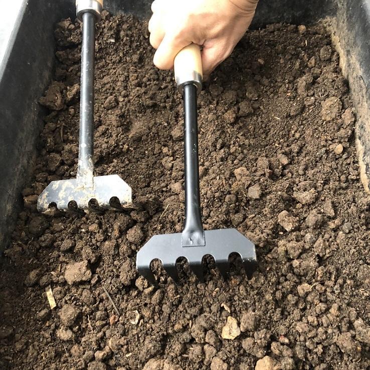 CÀO ĐẤT CẦM TAY CÁN GỖ MINI - TIỆN ÍCH CHO VIỆC TRỒNG RAU, CÂY HOA