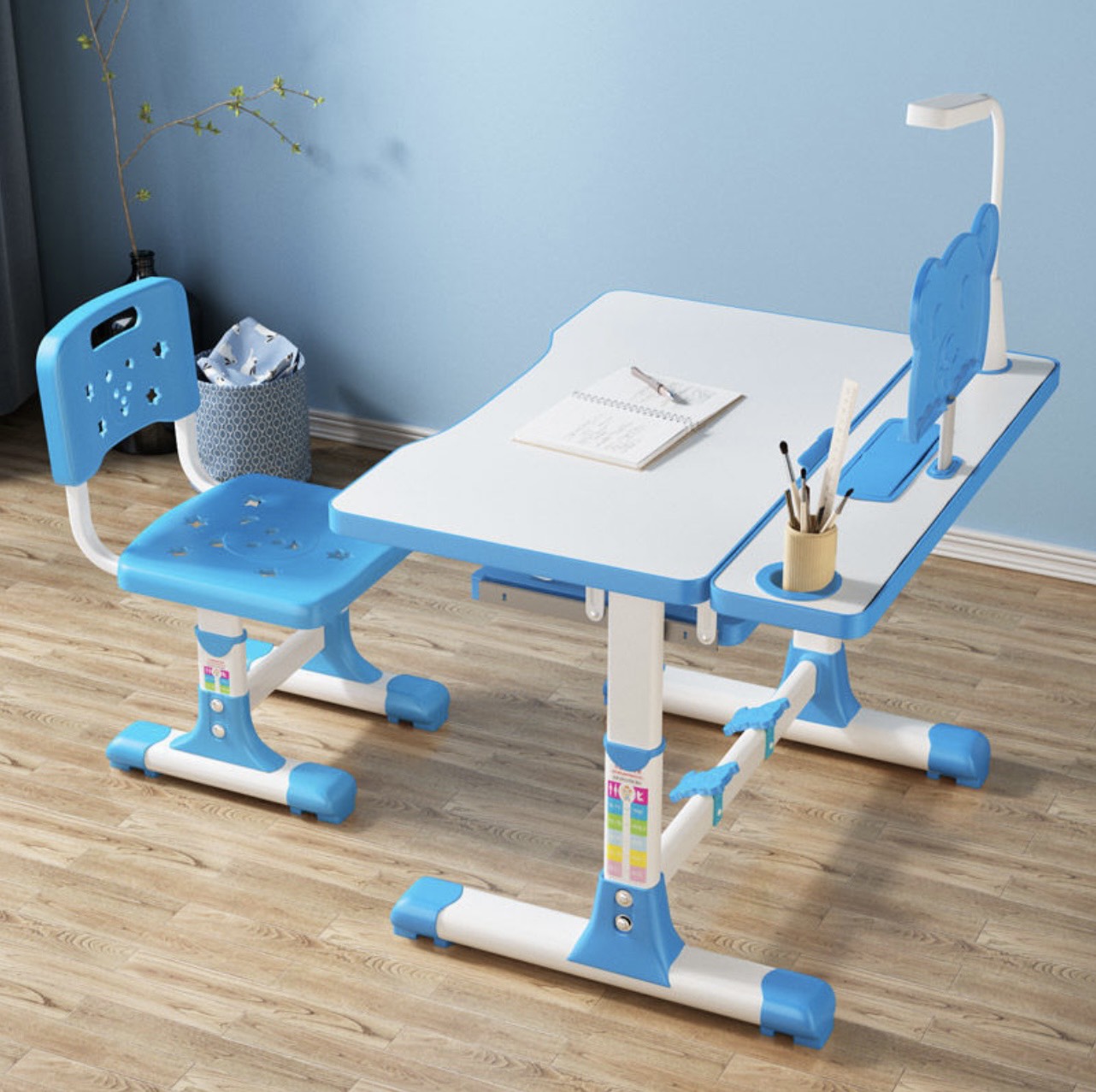 Bộ bàn ghế cho bé chống cận chống gù bàn học thông minh chỉnh được độ cao có giá đỡ sách và ngăn kéo A8