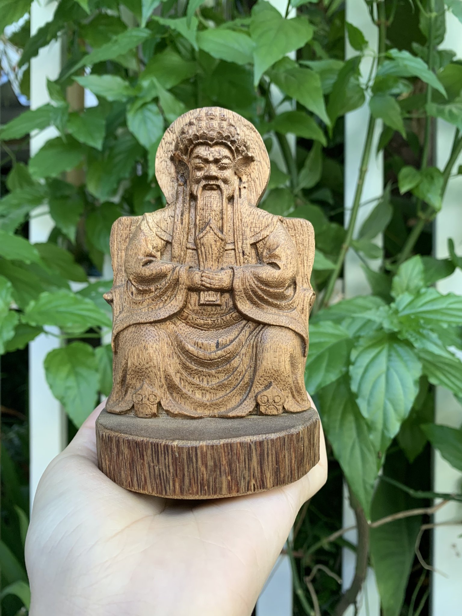 Tượng ông Thần Tài kim tiền, thần phát, thần tiền phong thủy gỗ trầm hương tự nhiên