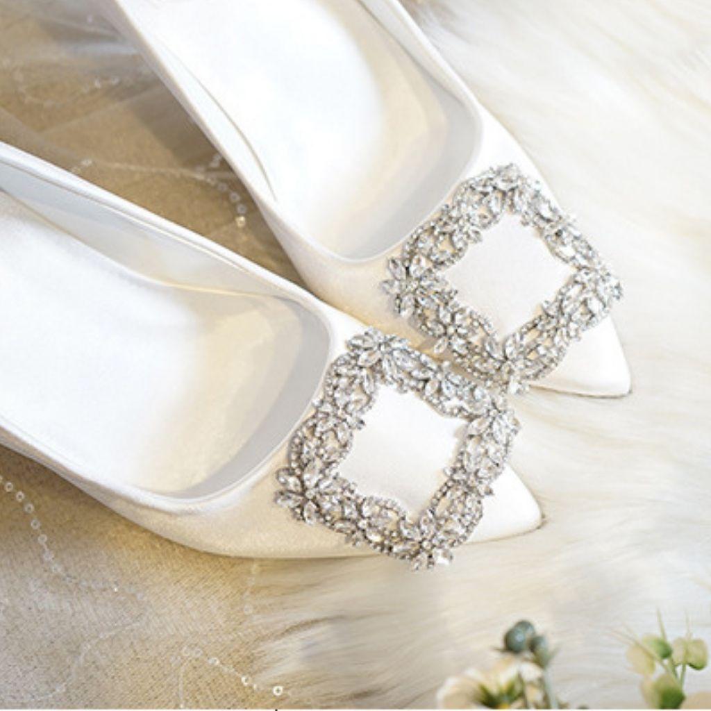 Giày cao gót, giày cưới cô dâu chất liệu lụa satin màu trắng hoa đá chữ nhật cao cấp - GCC031