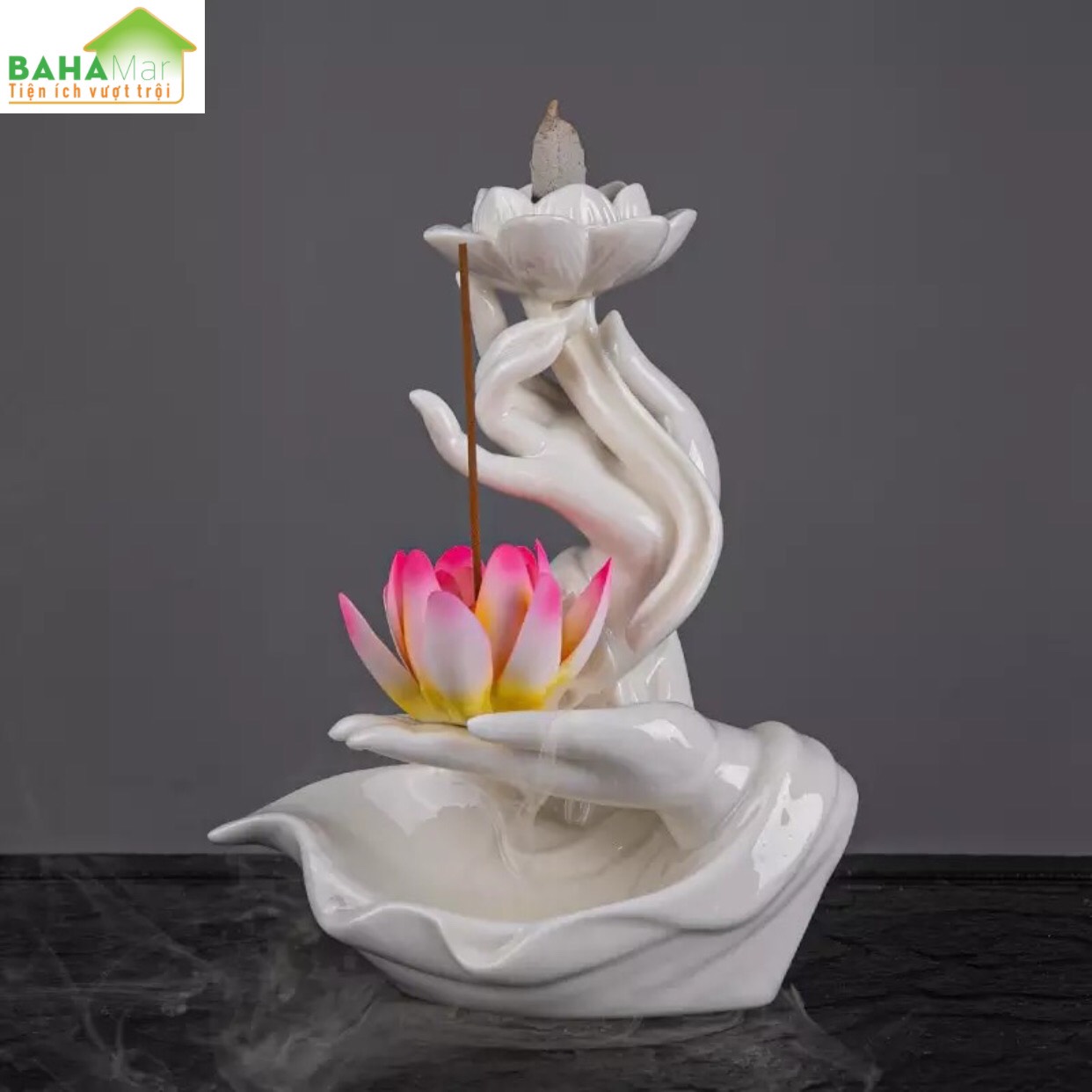 THÁC KHÓI TRẦM HƯƠNG CHẢY NGƯỢC TAY PHẬT CẦM NHÀNH SEN TRANG TRÍ MEN NGỌC "BAHAMAR" Hương với thiết kế chảy dài đổ khói hơi nước tạo nên sự bí ẩn khí quyển.