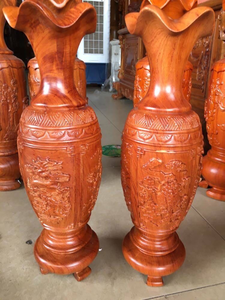 Cặp lục bình cao 50 cm, gỗ hương, chạm quanh thân, theo phong thủy lục bình dùng để hút tài lộc cho gia chủ