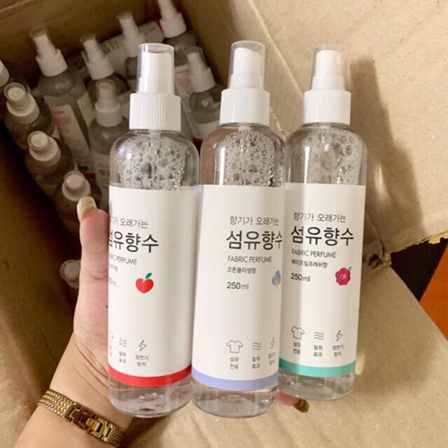 Xịt Thơm Quần Áo Hương Gỗ Nhẹ Nhàng Korea 250ml