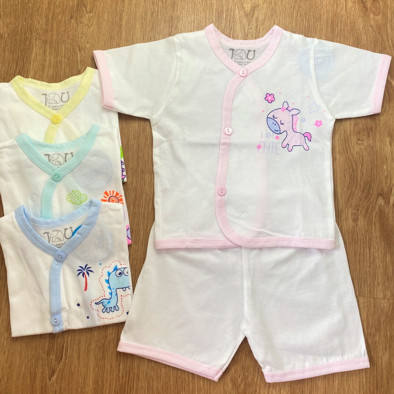 COMBO 3 Bộ quần áo sơ sinh cotton J-FR GGY | Mẫu Tay Ngắn Cài Xéo Trắng | Size 1 -4 cho bé sơ sinh -11 kg | Chất vải thun cotton 100% xịn, đẹp, mềm, họa tiết xinh | Hàng Việt Nam | Quần sơ sinh | Áo sơ sinh | Quần áo trẻ em