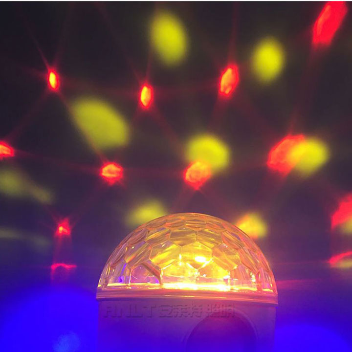 Đèn Quay Sân Khấu Magic Ball Light  Bluetooth Kèm Loa Cao Cấp Dạng Đui xoáy