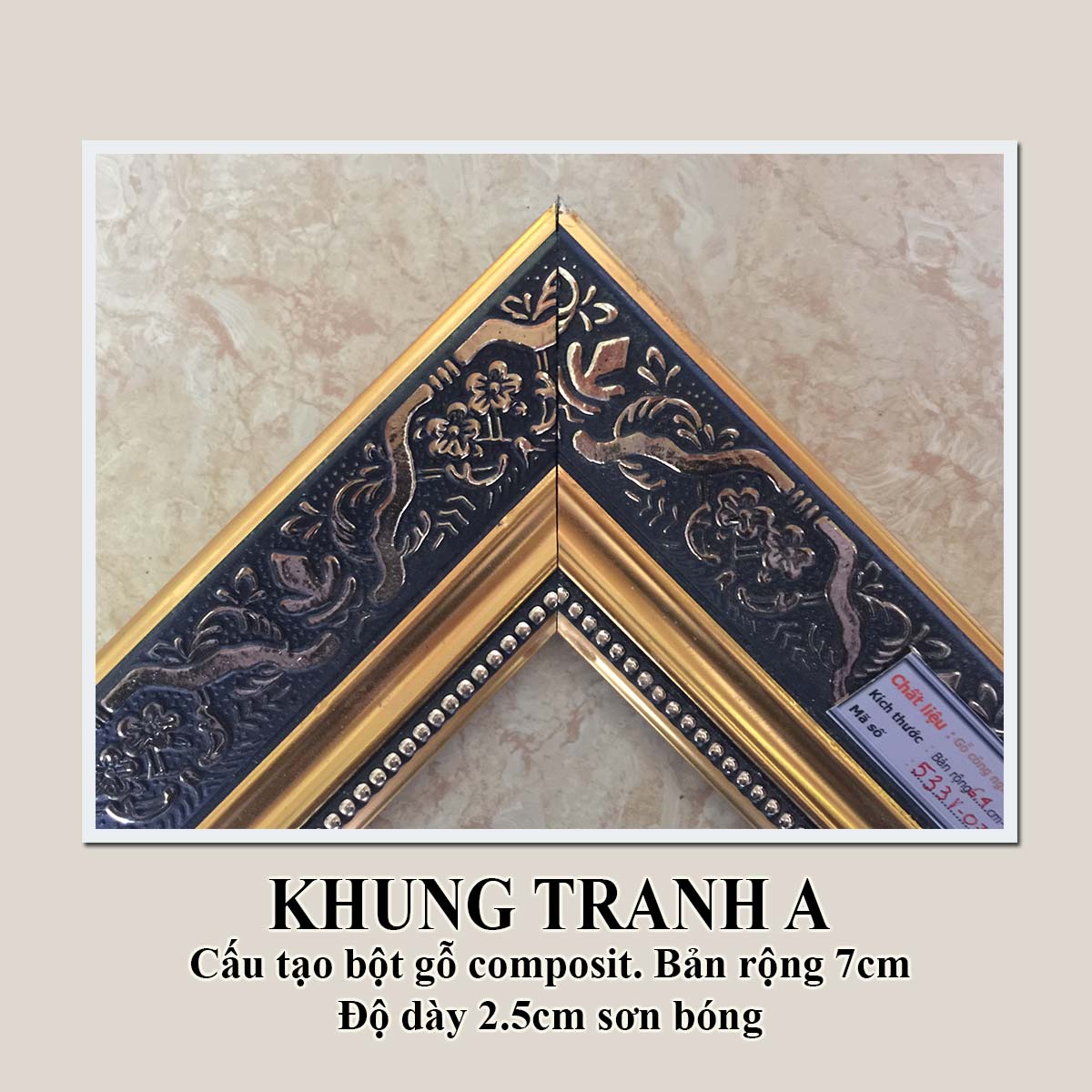 Tranh treo tường Cửu ngư quần hội với 2 lựa chọn chất liệu vải lụa / giấy ảnh cán PVC bóng gương. Khung tranh gỗ composit bản rộng 7cm. Tấm nền MDF dày 8mm tăng độ bằng phẳng của tranh MS L8-00400458