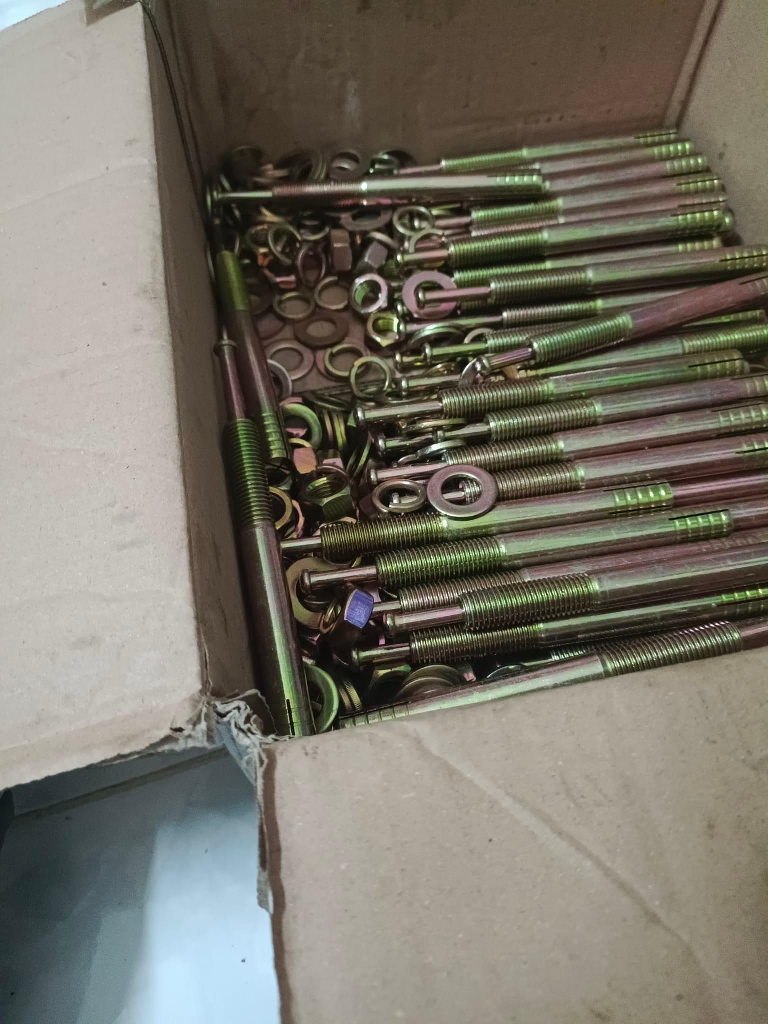 Bộ 12 con bulong nở đinh lắp cho cầu nâng 2 trụ sửa chữa ô tô