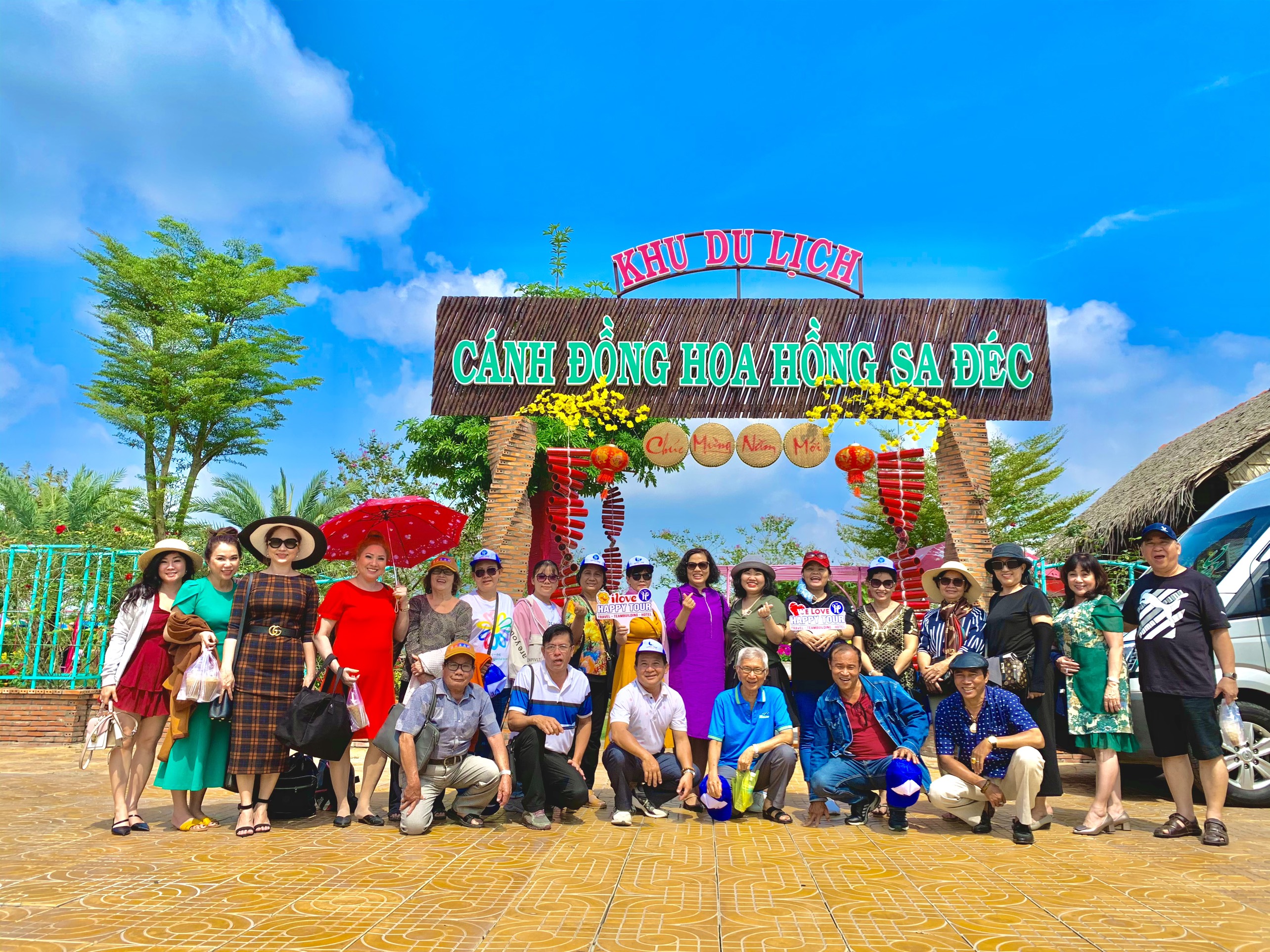 TOUR VƯỜN CHÀ LÀ - CÁ LÓC BAY - CHÙA LÁ SEN KHỔNG LỒ 1 NGÀY - HAPPY TOUR