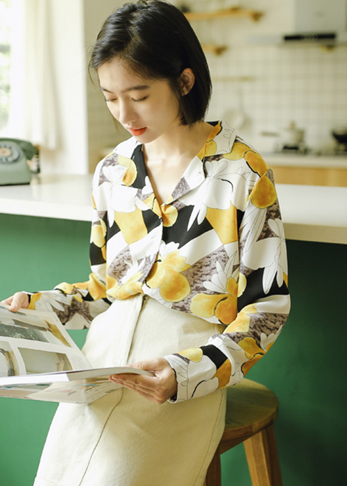 Áo sơ mi nữ cổ 2 ve form rộng họa tiết hoa vàng, thời trang phong cách Hàn Quốc