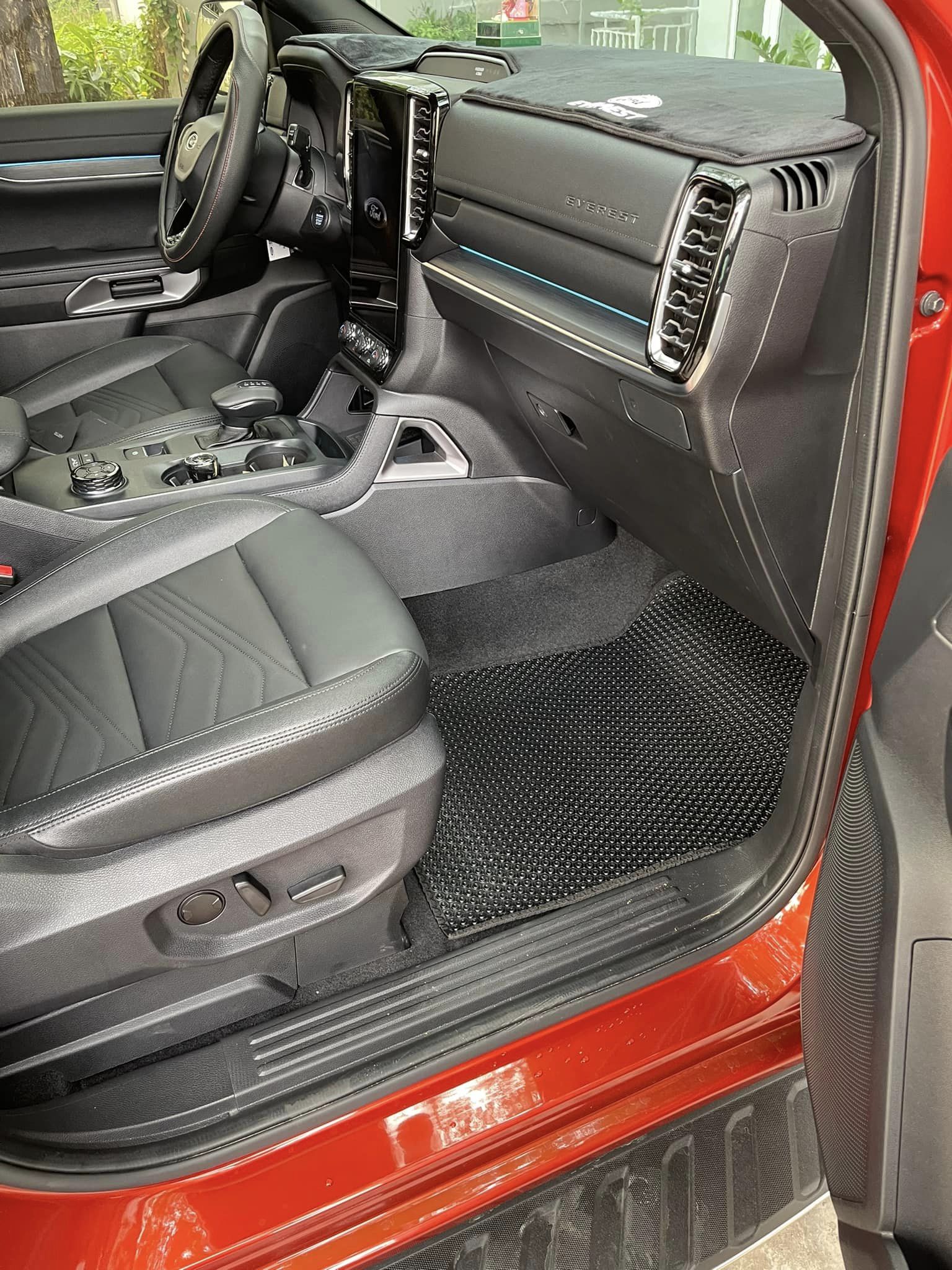 Thảm lót sàn ô tô KATA cho xe Ford Everest - Khít với sàn xe, Chống thấm, Không mùi, Không ẩm mốc