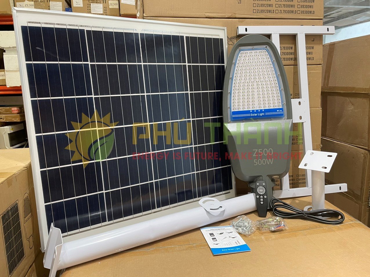 Đèn đường năng lượng mặt trời 500W Z500 hàng cao cấp , có cần đèn, có điều khiển từ xa - phú thành eco kho solar