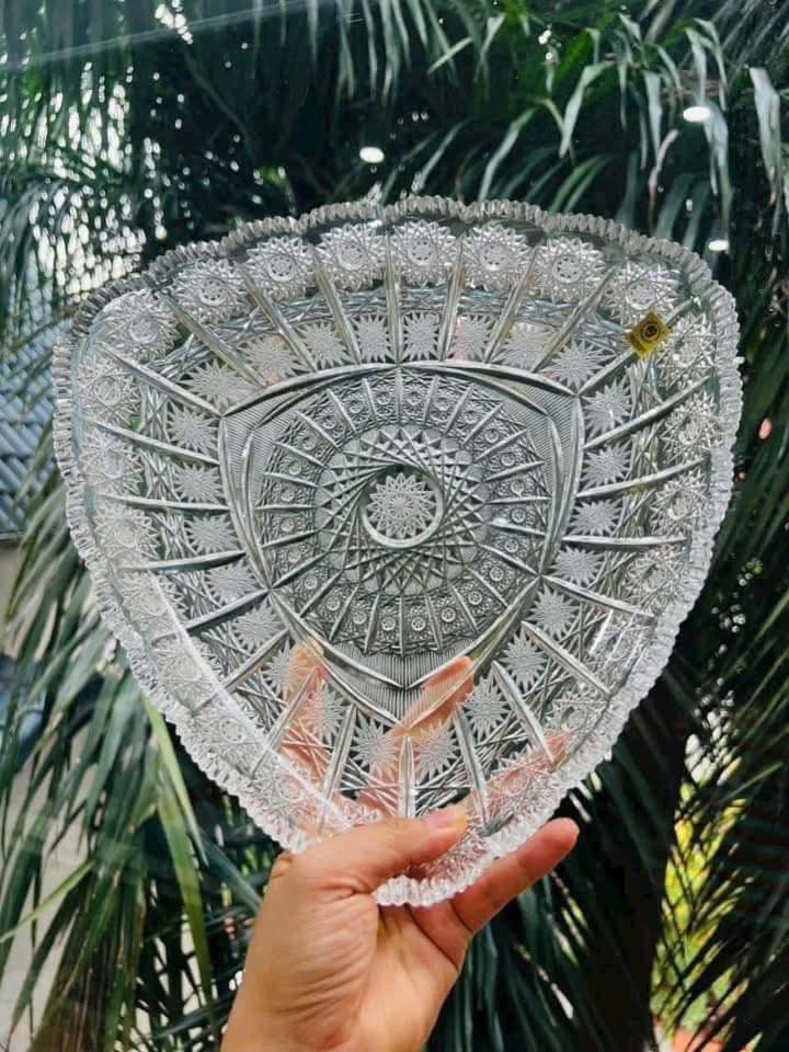 Đĩa pha lê Bohemia tam giác mới nhất 2023 đường kính 30cm hàng chính hãng