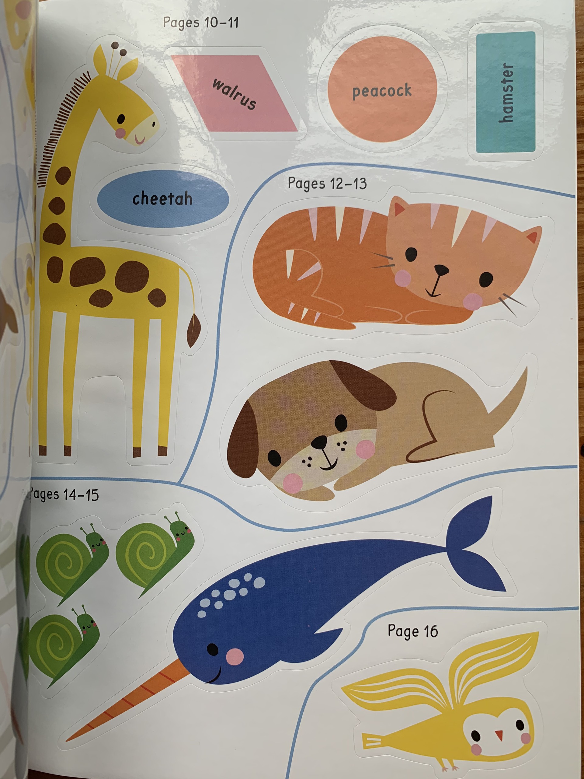 Sách tương tác sticker – Các bạn động vật - Animals (Sticker activity book)