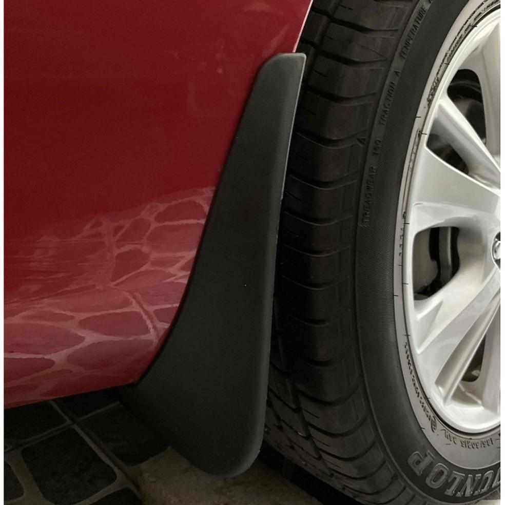 Bộ 4 miếng chắn bùn nhựa đen dẻo kèm ốc vít dành cho Toyota Vios 2014-2015-2016-2017