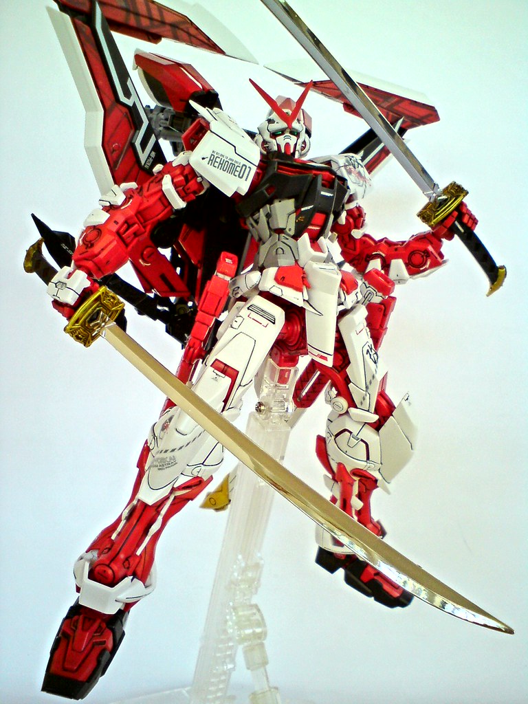 ĐỒ CHƠI MG 1/100 GUNDAM ASTRAY RED FRAME KAI BANDAI MÔ HÌNH LẮP RÁP