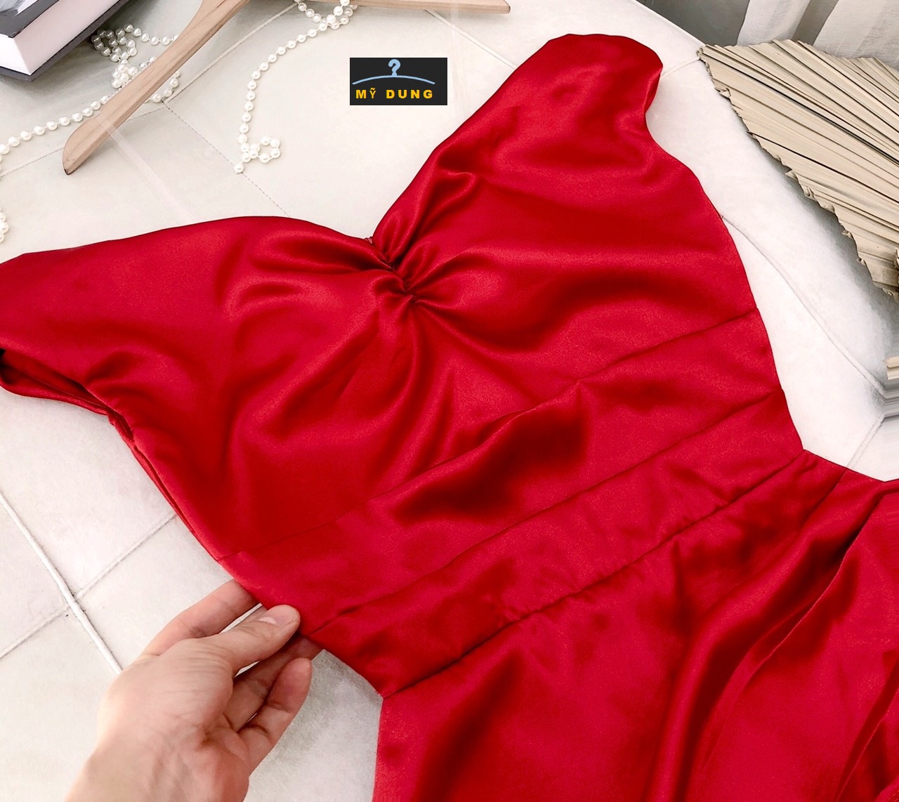 ĐẦM BODY TRỄ VAI CÚPC NGỰC- XẺ ĐÙI -SANG TRỌNG-GỢI CẢM