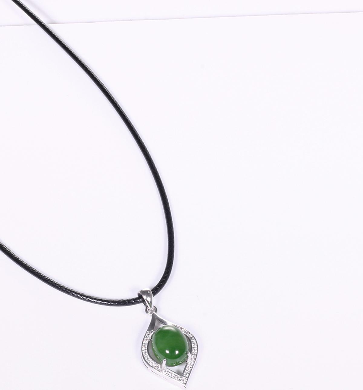 Mặt dây chuyền hoa văn đá ngọc bích mệnh hỏa, mộc - Ngọc Quý Gemstones