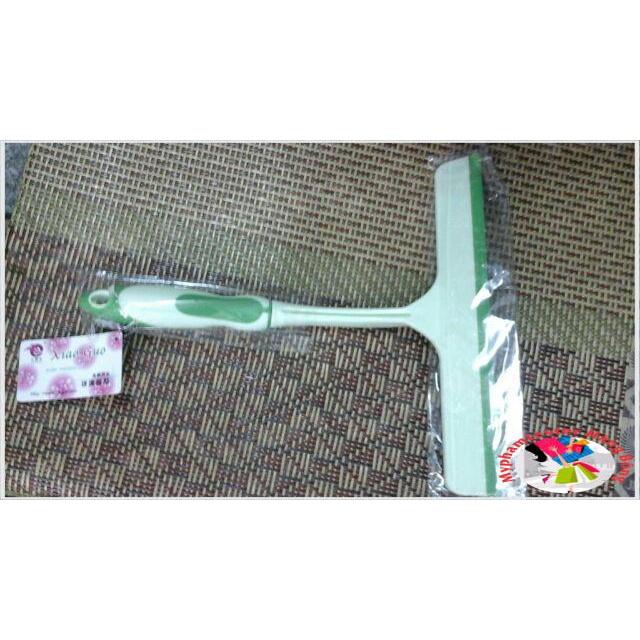 Gạt kính cầm tay