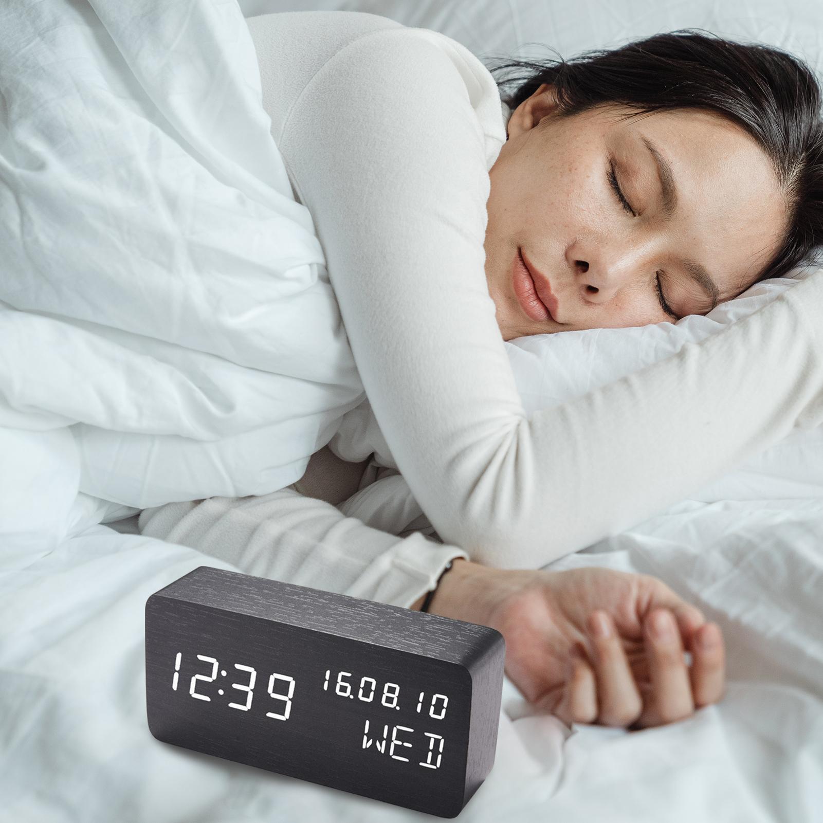 Đồng hồ báo thức bằng gỗ để bàn, màn hình LED 3 chế độ ánh sáng