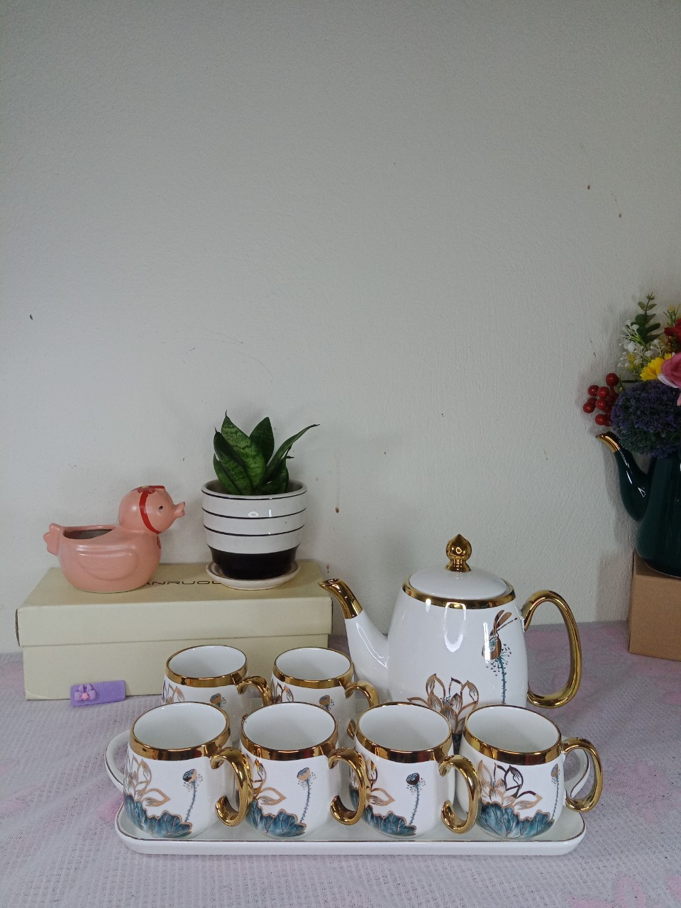 Bộ ấm trà Hàn Quốc vẽ sen vàng