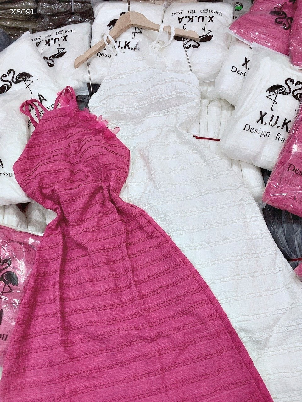 ĐẦM DÀI 2 DÂY CỔ YẾM MIDI SUÔNG TRƠN HỒNG BARBIE ÔM BODY MIDITRẮNG MAXI DẠO PHỐ ĐI TIỆC ĐI CHƠI ĐI BIỂN