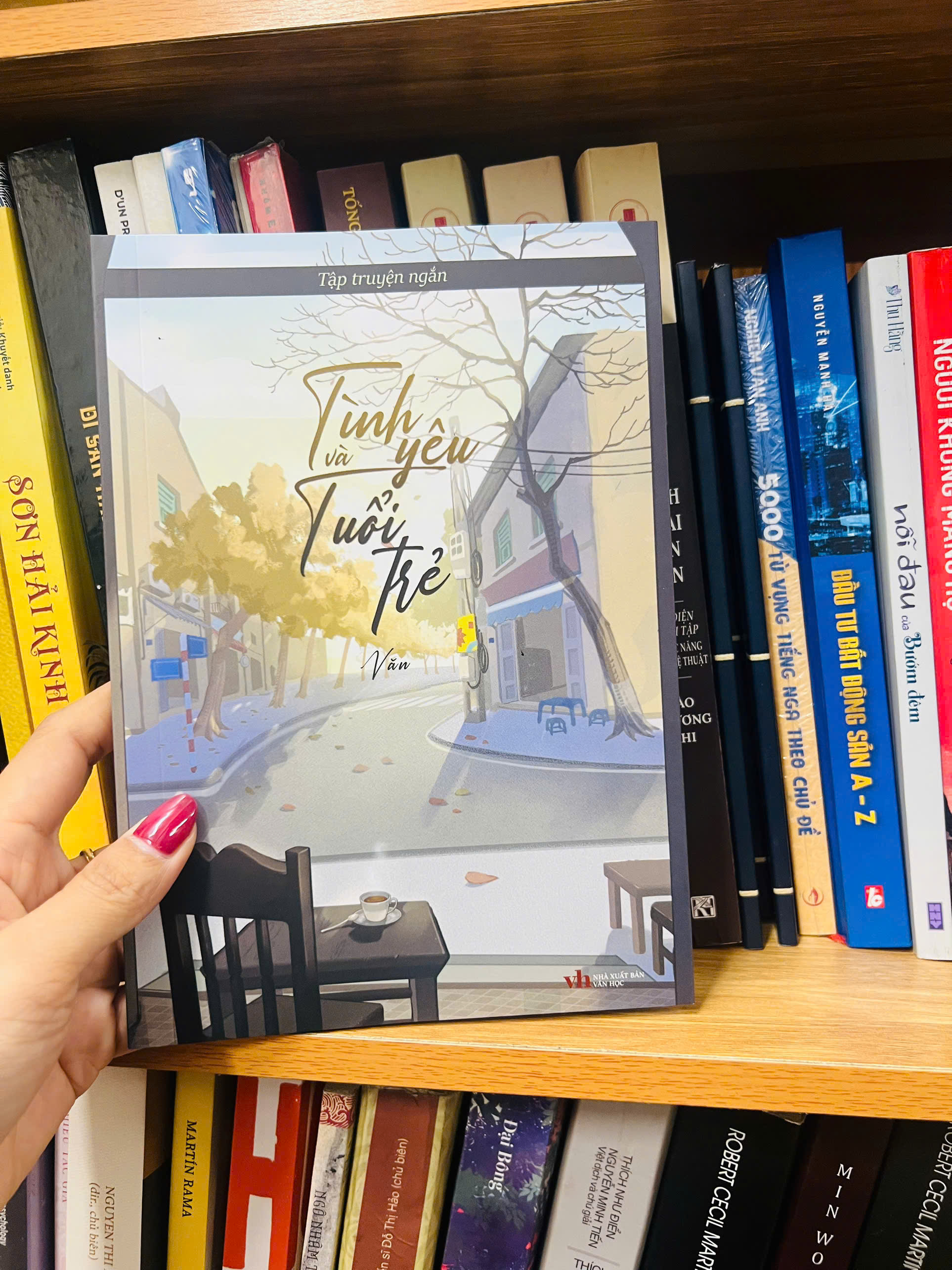 Sách - Tình Yêu và Tuổi Trẻ - Thanh Xuân Không Phải Để Hối Tiếc - Tri Thức Trẻ Books - Tác giả Văn