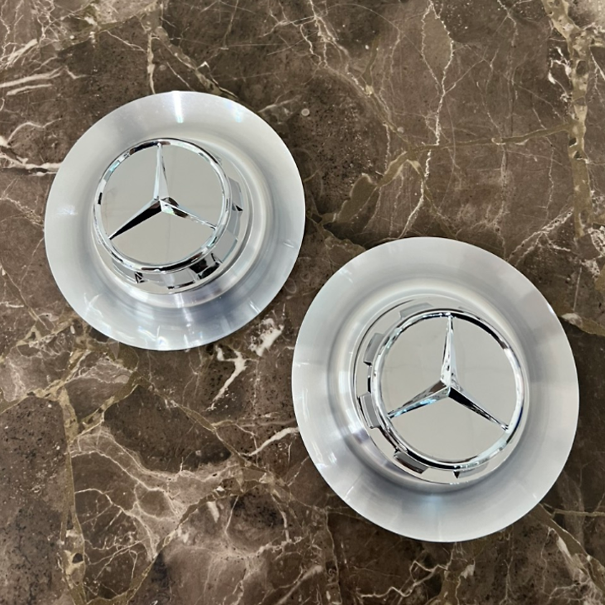 Logo chụp mâm, ốp lazang bánh xe ô tô Maybach A700