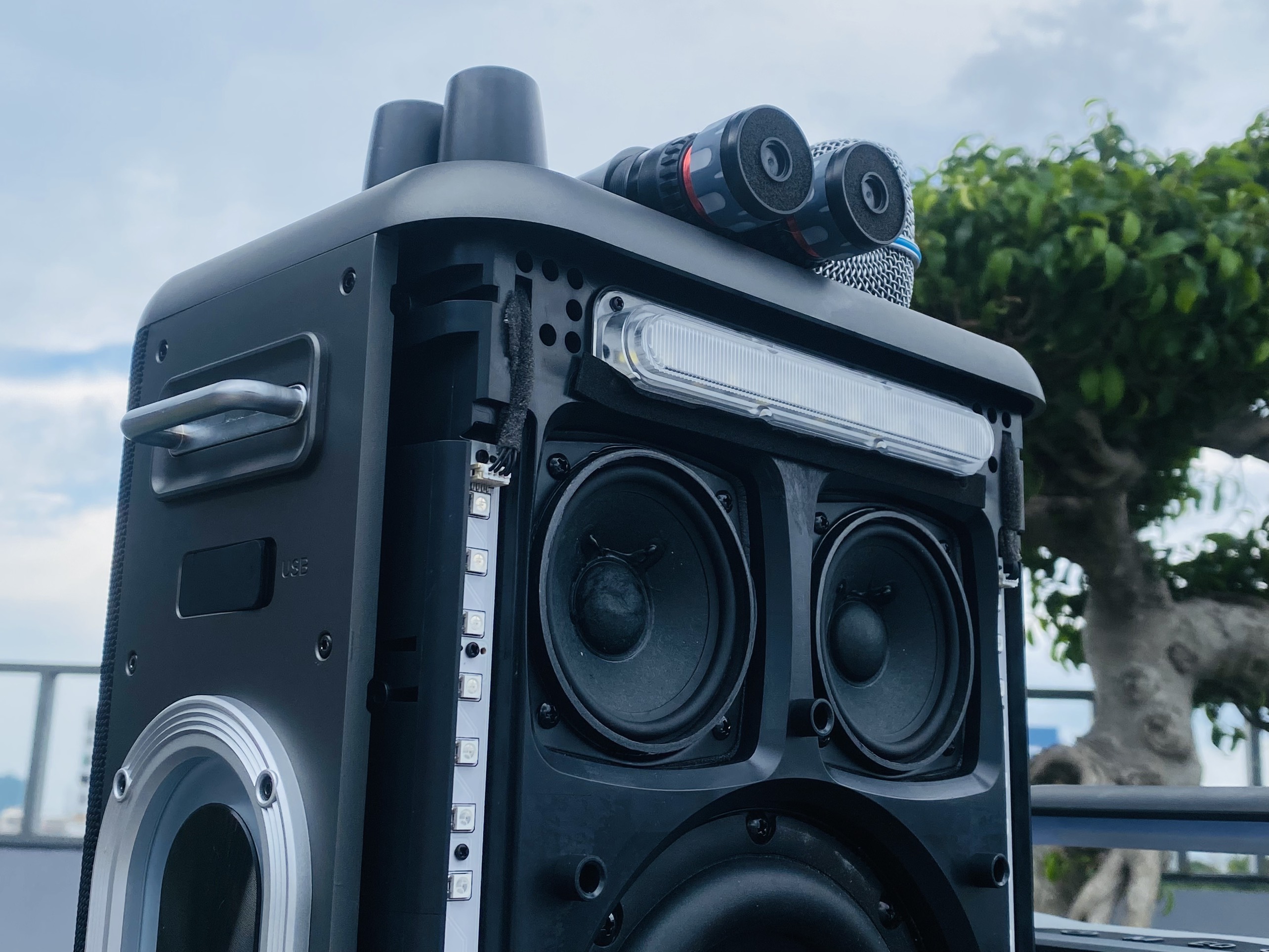 Loa Xách Tay Bluetooth 5.3 MTMAX X69 Pro, Công Suất 300W Mạnh Mẽ, Cho Âm Thanh Sống Động, Chân Thật, Tích Hợp Công Nghệ Chống Nước IPX6, DSP Cho Âm Thanh Chuẩn, Thích Hợp Giải Trí Gia Đình, Hàng Chính Hãng