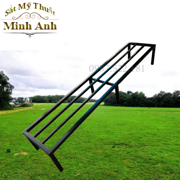 Kệ thép. Dài 100-120 cm. Rộng  20-25-30cm. Cao  10-15-20-25-30cm. 6 chân. 2 nan phụ. Hộp thép 2x2cm ( Hàng Chính Hãng )