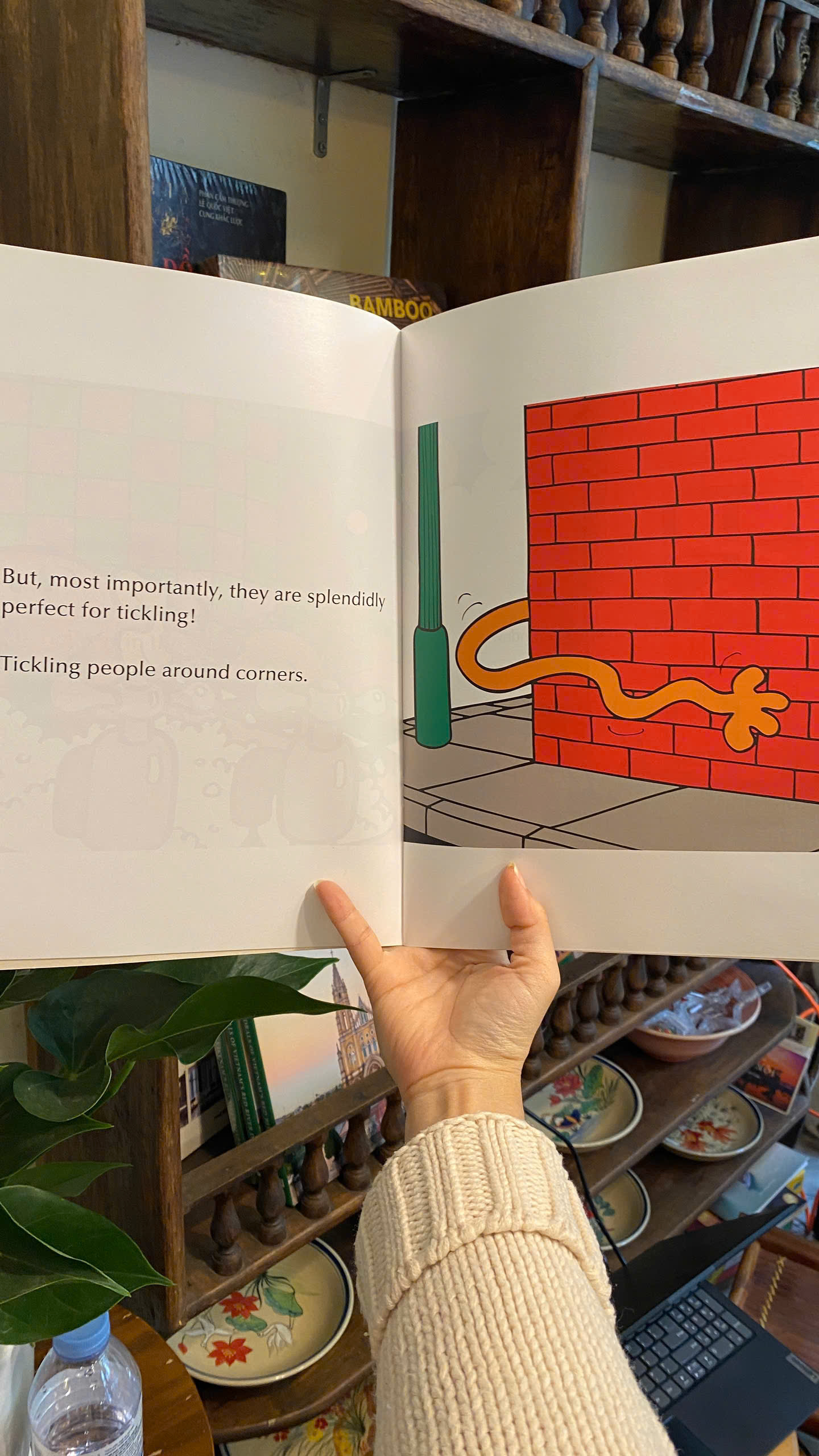 Sách - Mr. Tickle in a Tangle by Roger Hargreaves | Children's English Picture Book