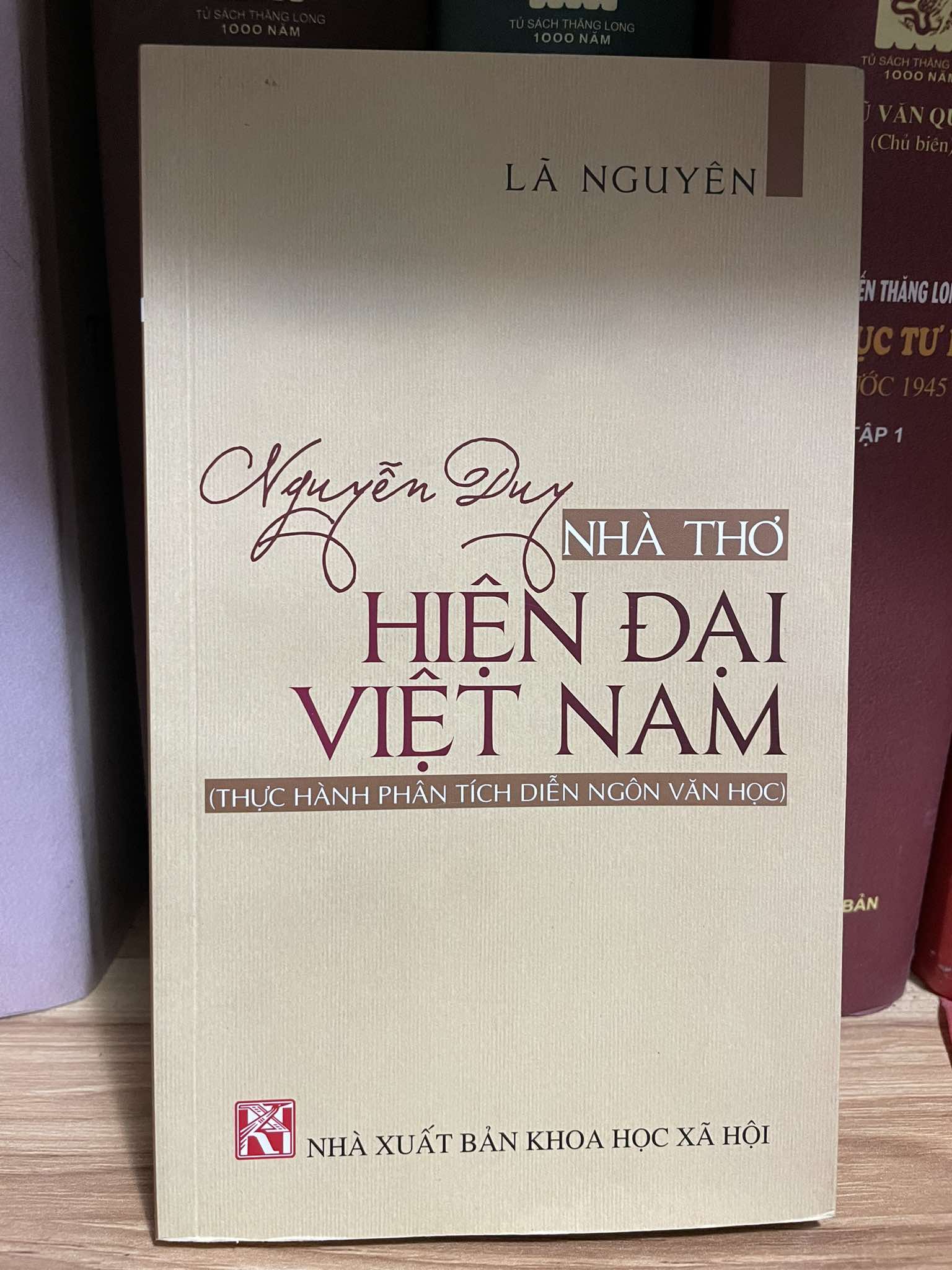 NGUYỄN DUY - NHÀ THƠ HIỆN ĐẠI VIỆT NAM (CÓ KÝ TẶNG CỦA TÁC GIẢ)