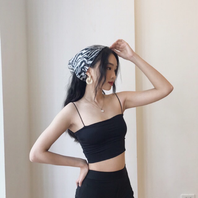 Áo croptop hai dây quai mảnh